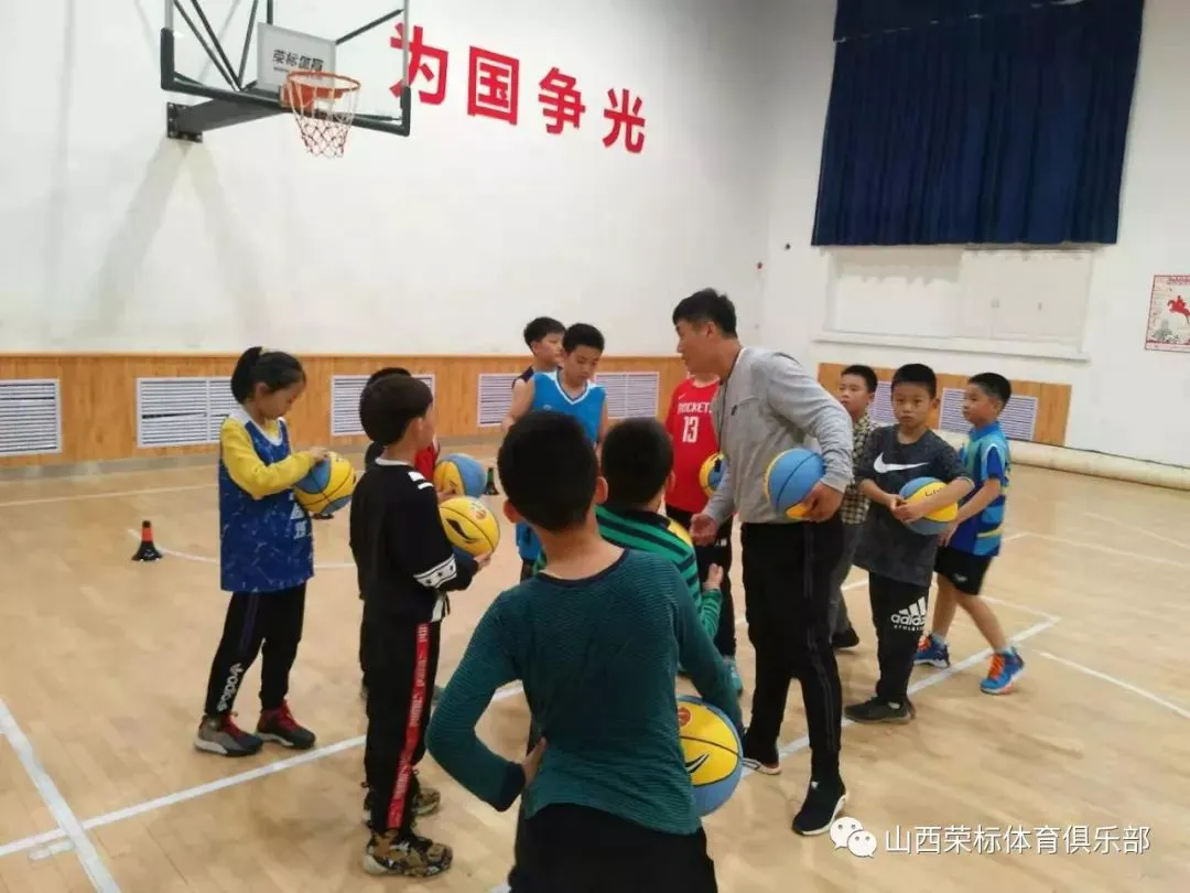 篮球新手基础训练方法_0